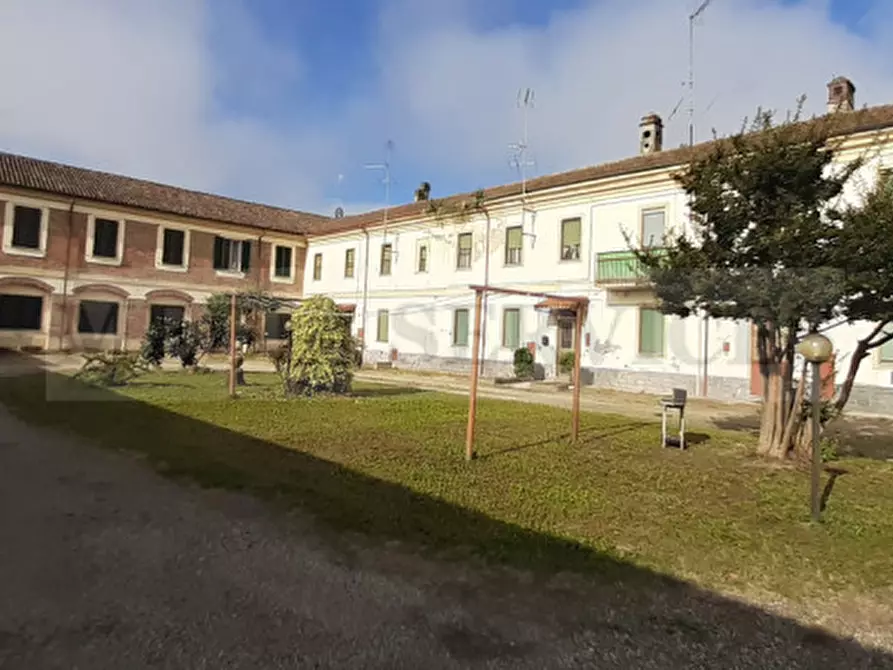 Immagine 9 di Appartamento in vendita  in via Roma n° 35 a Sannazzaro De' Burgondi