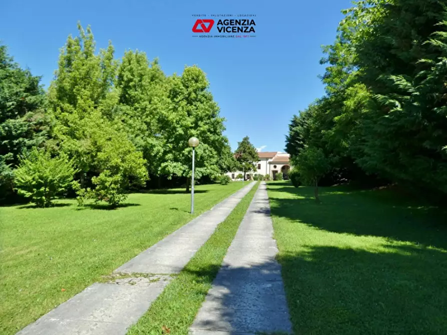 Immagine 1 di Villa in vendita  in STRADA BIRON DI SOPRA a Vicenza