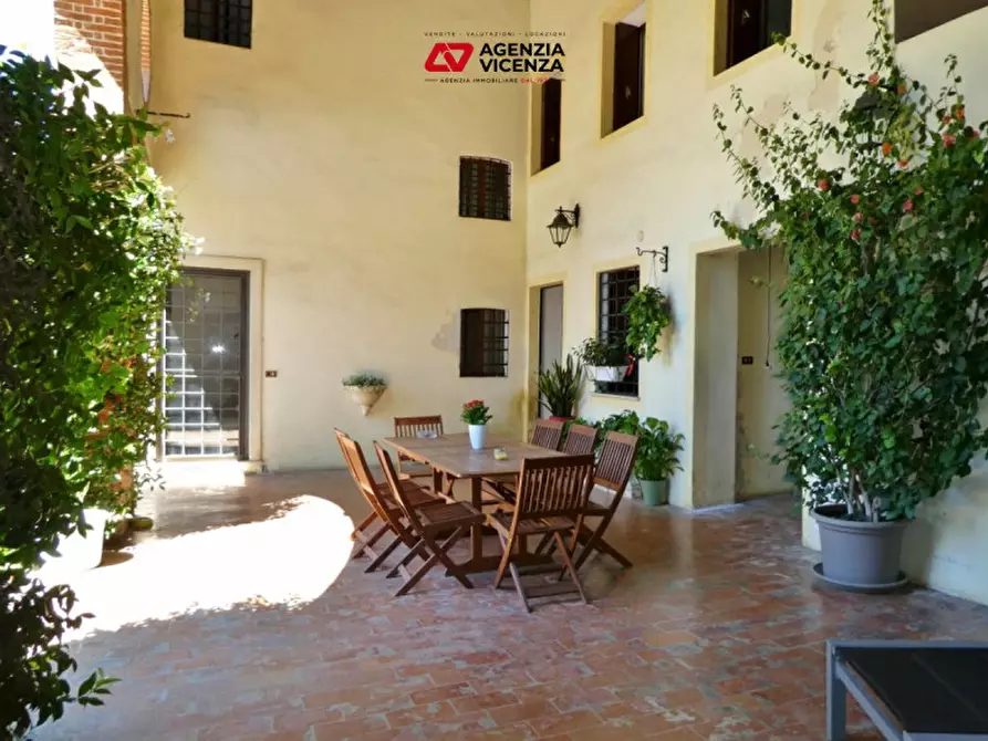 Immagine 3 di Villa in vendita  in STRADA BIRON DI SOPRA a Vicenza