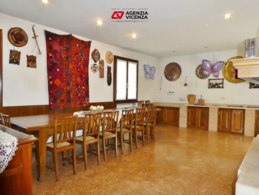 Immagine 14 di Villa in vendita  in STRADA BIRON DI SOPRA a Vicenza