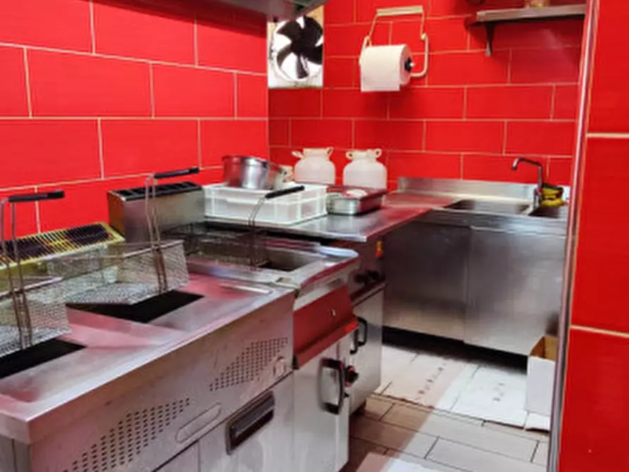 Immagine 3 di Attività commerciale in vendita  in Via Ceffato a Eboli