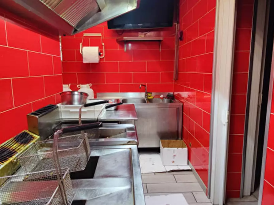 Immagine 4 di Attività commerciale in vendita  in Via Ceffato a Eboli