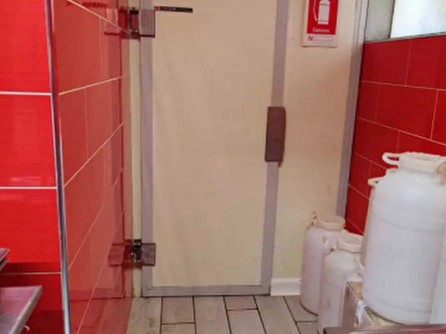 Immagine 5 di Attività commerciale in vendita  in Via Ceffato a Eboli