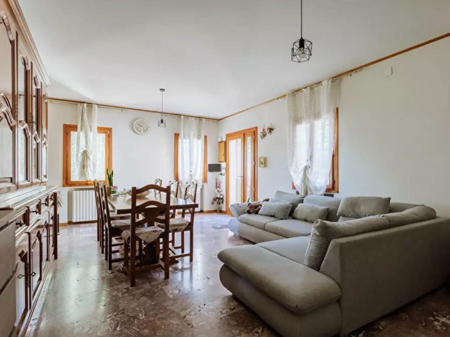 Immagine 3 di Rustico / casale in vendita  in Via Sassoni a Cinto Euganeo