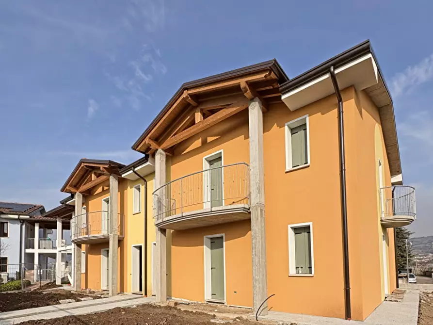 Immagine 1 di Casa trifamiliare in vendita  in Montecchia di Crosara a Montecchia Di Crosara