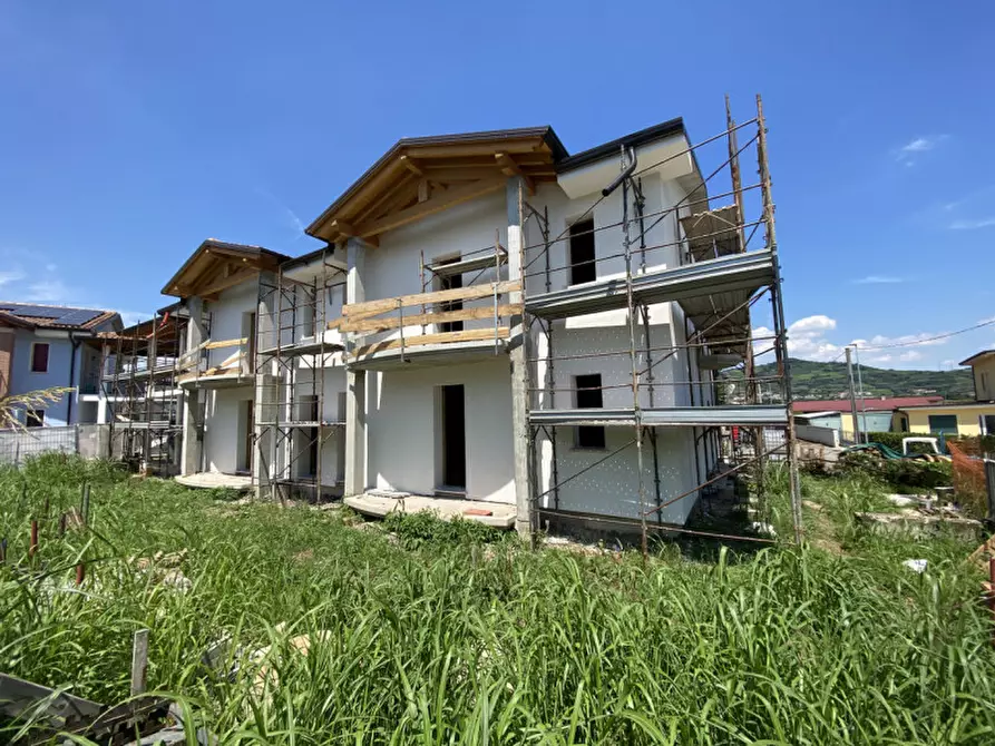 Immagine 1 di Casa trifamiliare in vendita  in Montecchia di Crosara a Montecchia Di Crosara