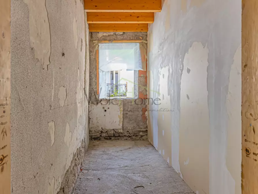 Immagine 15 di Rustico / casale in vendita  in via guaita, 8 a Ponte Lambro