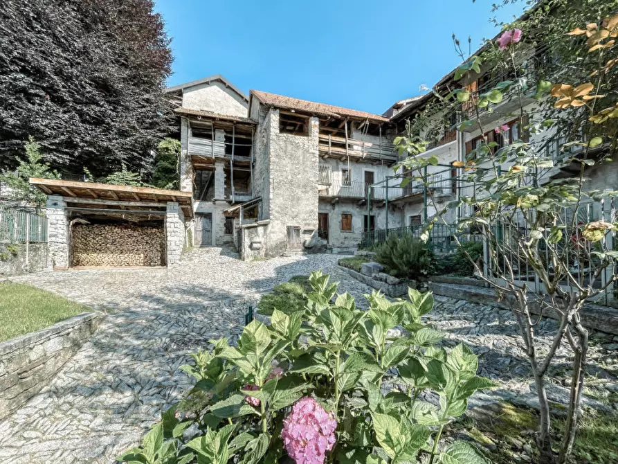 Immagine 1 di Rustico / casale in vendita  in Via Caresana a Madonna Del Sasso