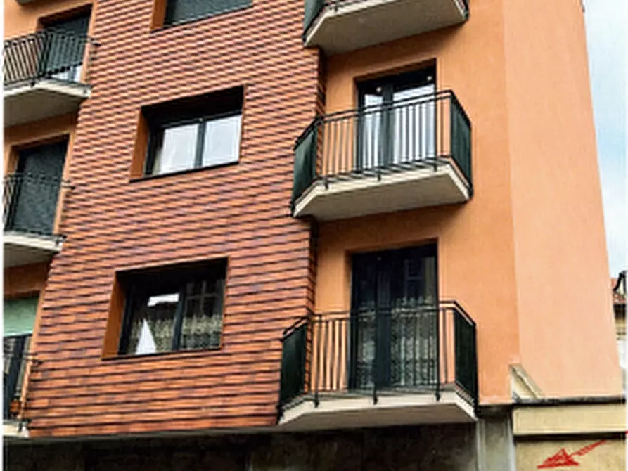 Immagine 1 di Negozio in affitto  in VIA MARIA  AUSILIATRICE a Torino