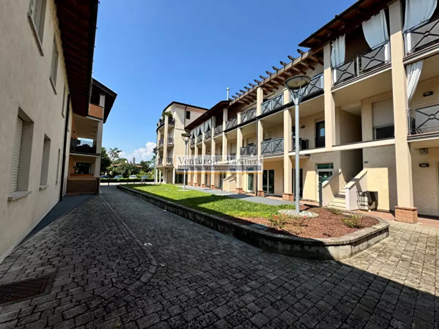 Immagine 2 di Appartamento in vendita  in via mazzoldi a Montichiari