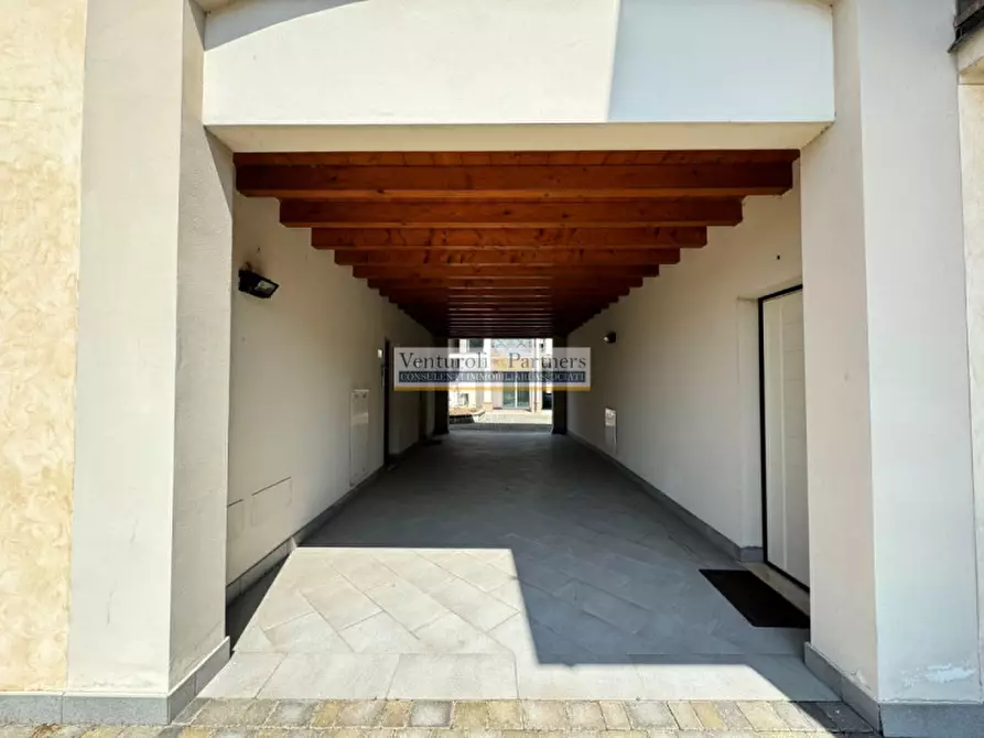 Immagine 13 di Appartamento in vendita  in via mazzoldi a Montichiari