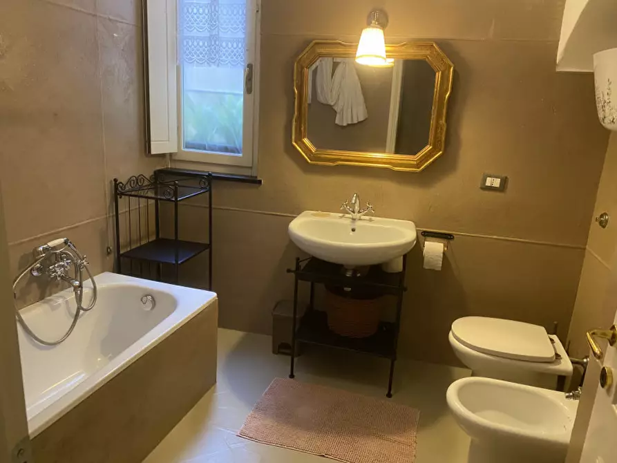 Immagine 19 di Appartamento in affitto  in Piazza Jacopo da Varagine a Genova