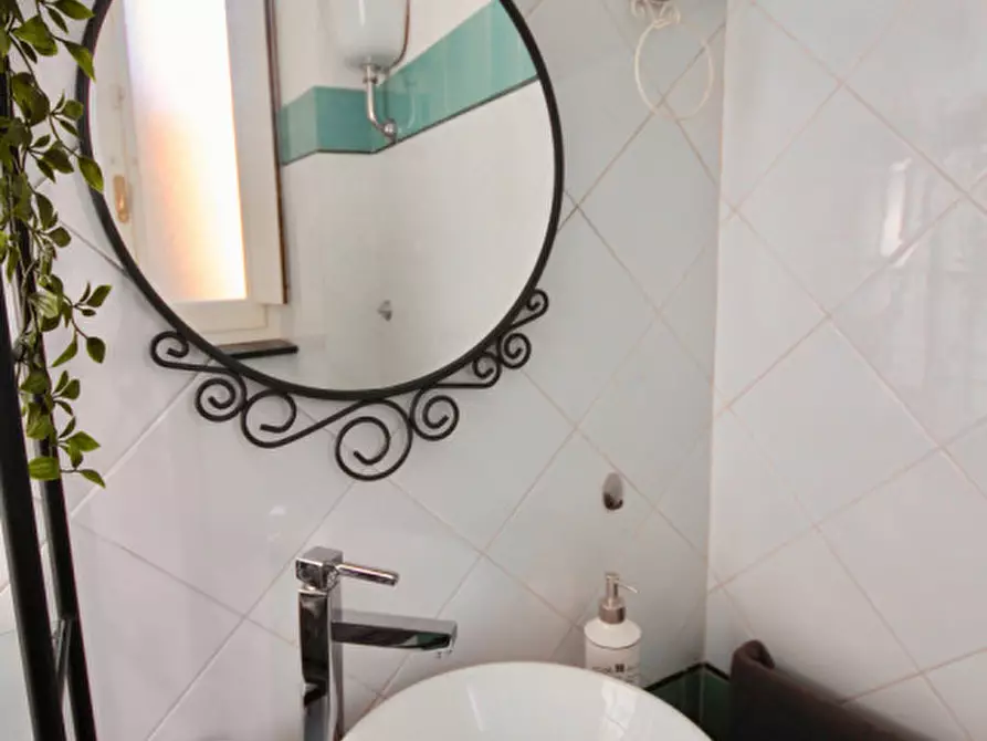 Immagine 22 di Appartamento in affitto  in Piazza Jacopo da Varagine a Genova