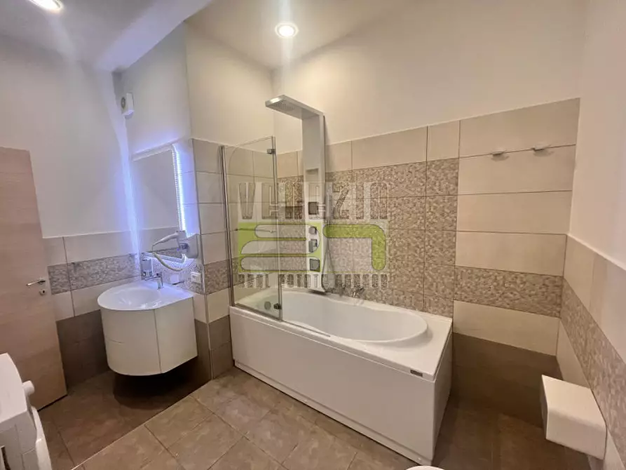 Immagine 40 di Appartamento in vendita  in via Venti Settembre a Noto