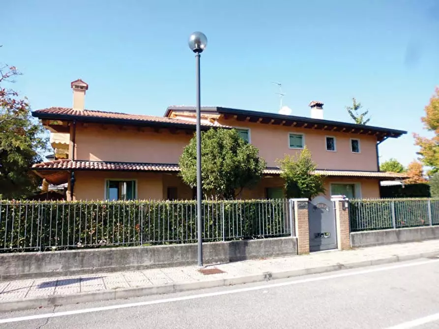 Immagine 1 di Villa in vendita  in Via Vittorio Bachelet civn 21 a Spresiano