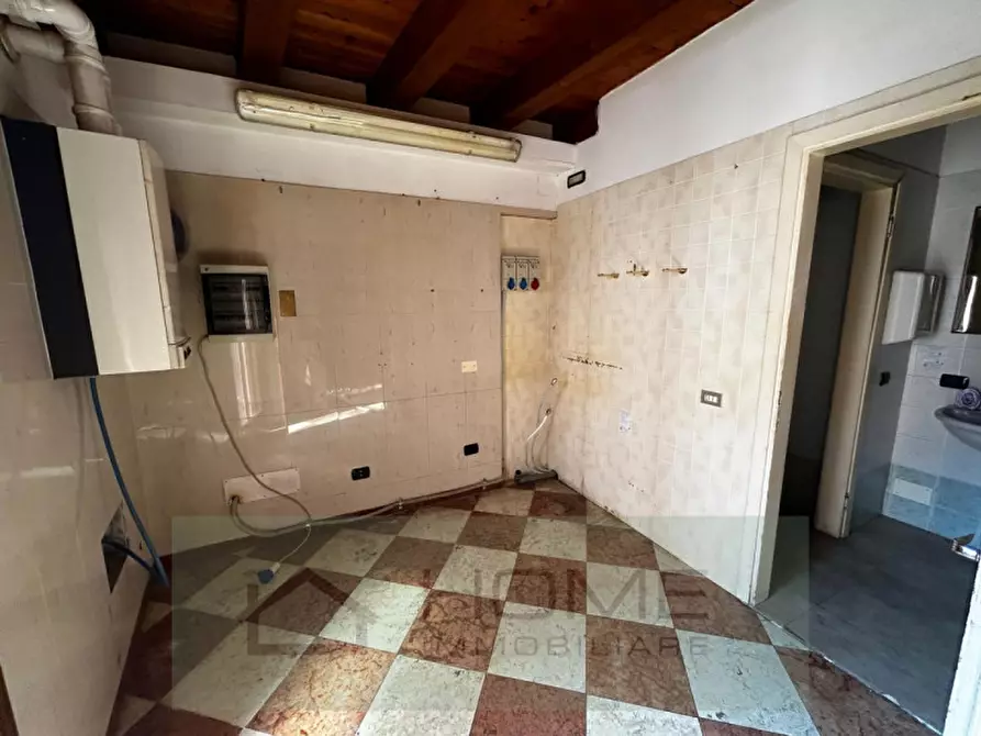 Immagine 14 di Negozio in vendita  in via carrarese a Montagnana