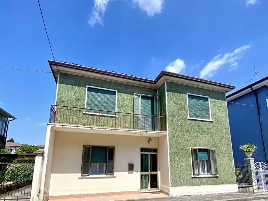 Immagine 1 di Casa indipendente in vendita  in via scarsellini a Legnago