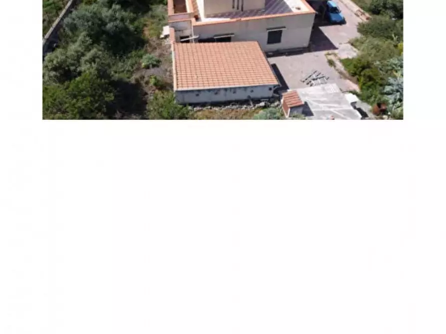 Immagine 1 di Villa in vendita  in CONTRADA TRAVERSA - 90020 Ventimiglia di Sicilia (PA) a Ventimiglia Di Sicilia