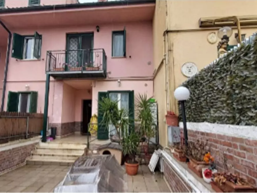 Immagine 1 di Villa in vendita  in Via delle Mimose 60 a Guidonia Montecelio