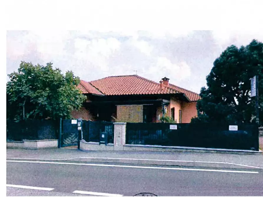 Immagine 1 di Villa in vendita  in via Varese, 264 a Ispra
