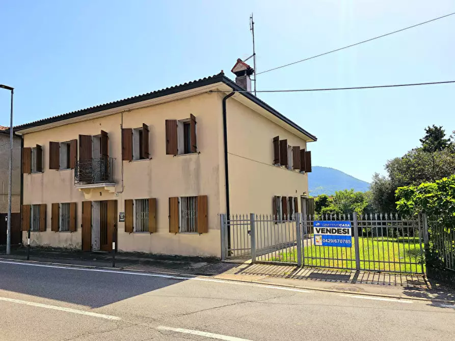 Immagine 1 di Casa indipendente in vendita  in VIA CHIESA a Lozzo Atestino