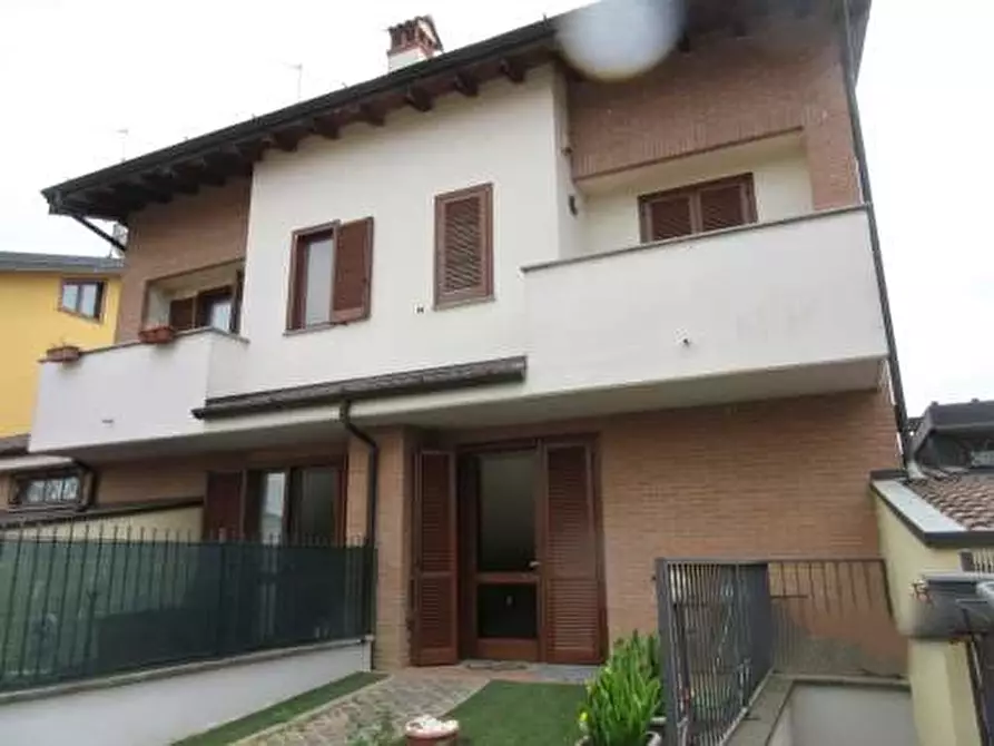 Immagine 1 di Villa in vendita  in VIA CARLO CATTANEO 2 a Cambiago