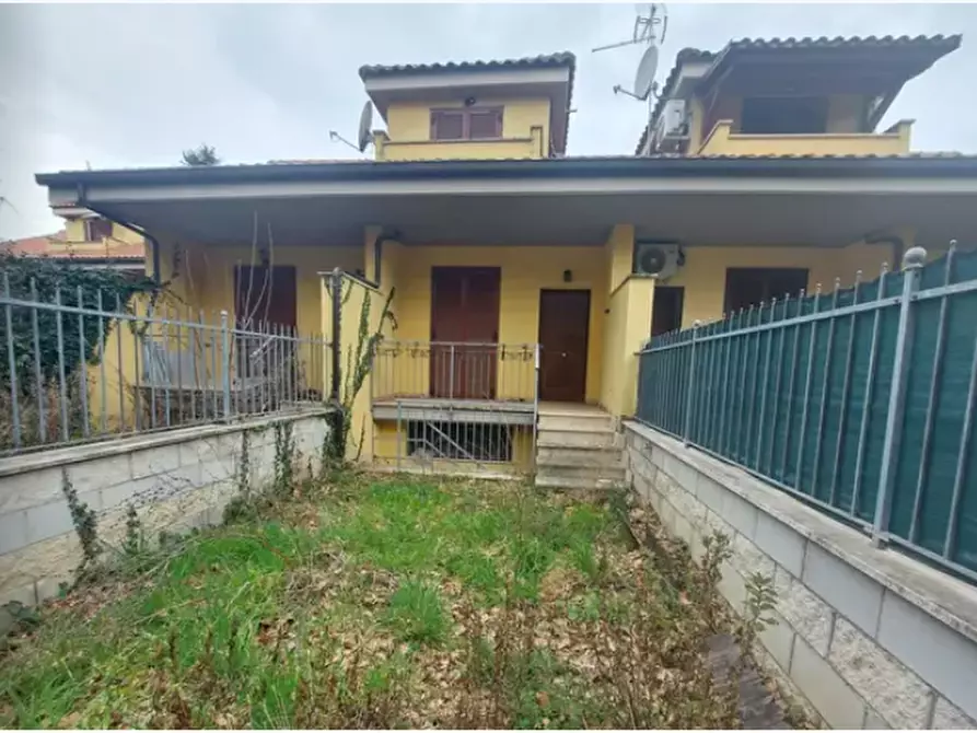 Immagine 1 di Villa in vendita  in via tito livio, n 31-33 - 12 Guidonia Montecelio (RM) a Guidonia Montecelio