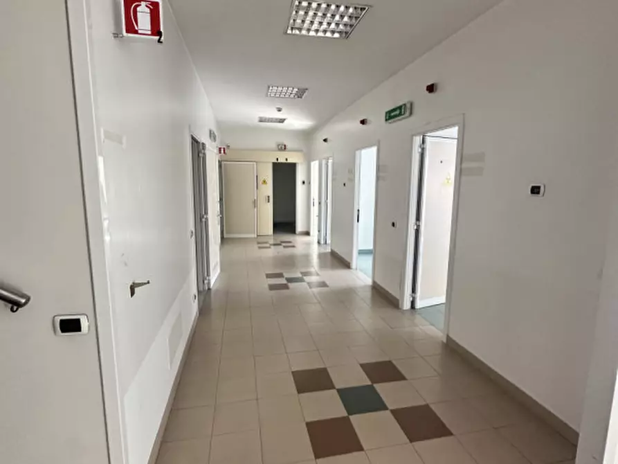 Immagine 3 di Negozio in affitto  in VIA QUERINI a Venezia
