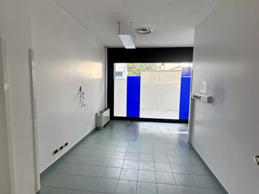 Immagine 4 di Negozio in affitto  in VIA QUERINI a Venezia