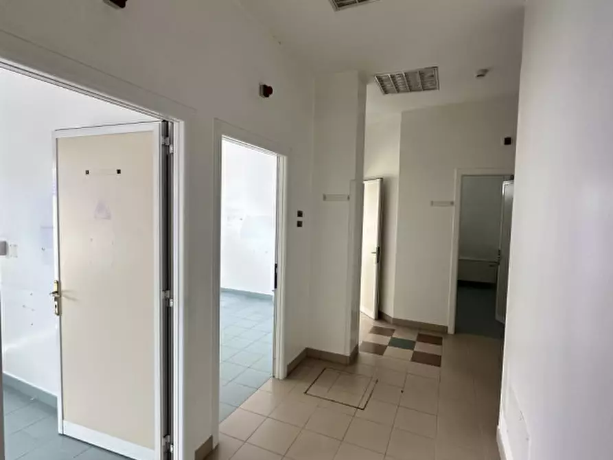 Immagine 6 di Negozio in affitto  in VIA QUERINI a Venezia