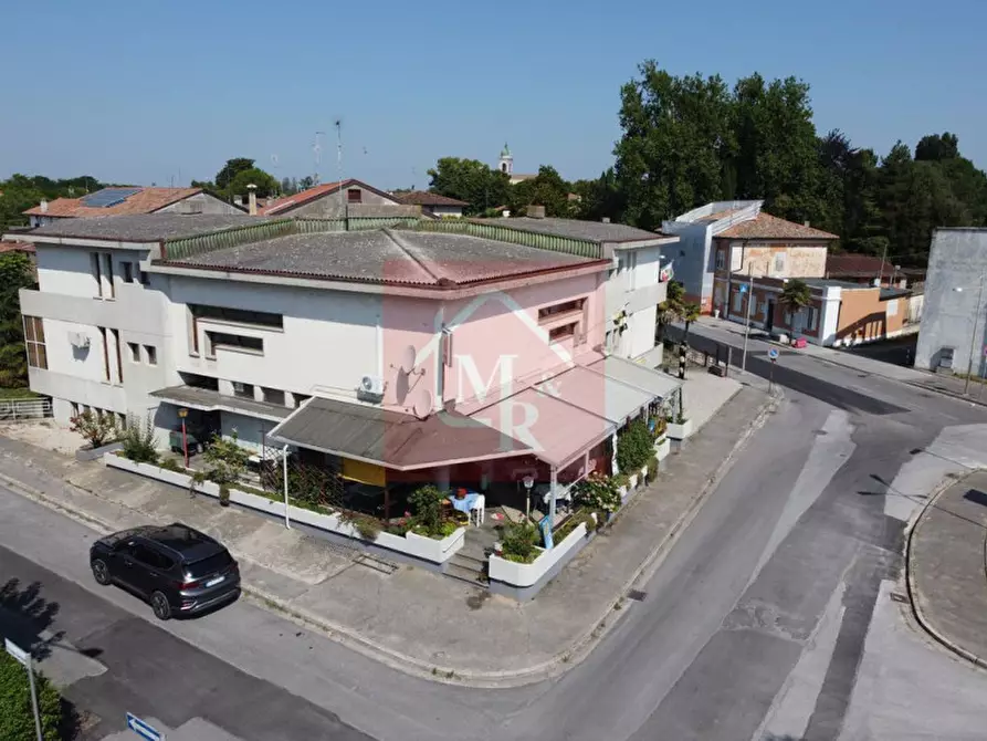 Immagine 2 di Attività commerciale in vendita  in Piazza Libertà 1 a Terzo Di Aquileia