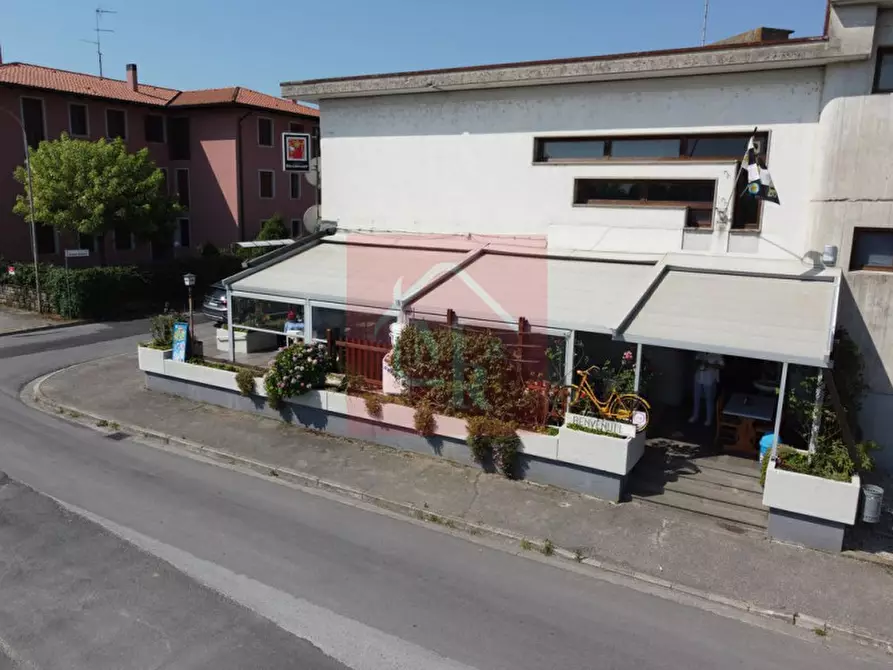 Immagine 3 di Attività commerciale in vendita  in Piazza Libertà 1 a Terzo Di Aquileia