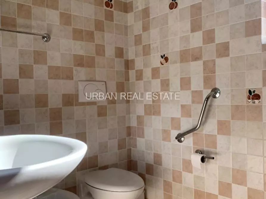 Immagine 35 di Villa in affitto  in Via della Mandria a Trieste