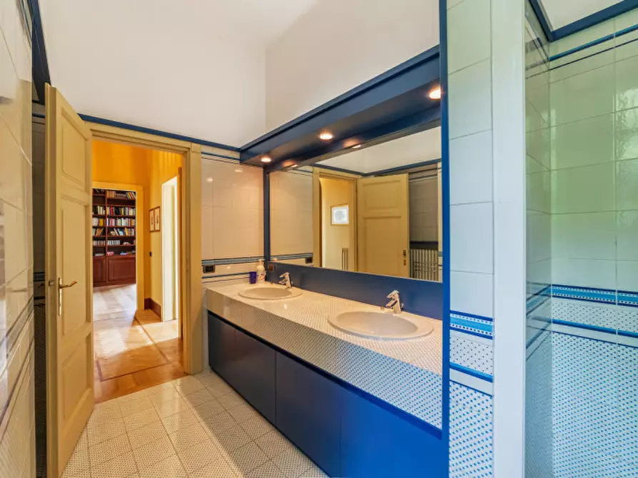 Immagine 21 di Villa in vendita  in Via Giacomo Scalini 24 a Brunate