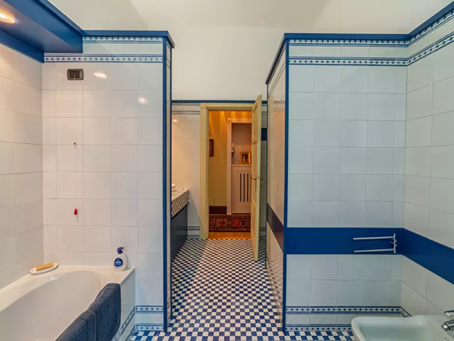 Immagine 25 di Villa in vendita  in Via Giacomo Scalini 24 a Brunate