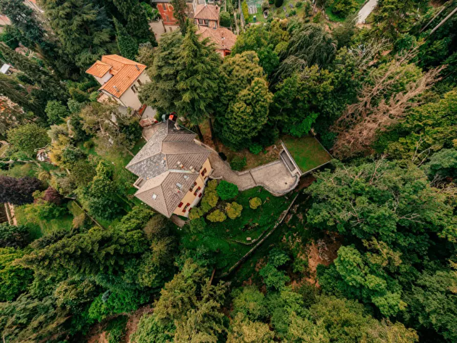 Immagine 39 di Villa in vendita  in Via Giacomo Scalini 24 a Brunate