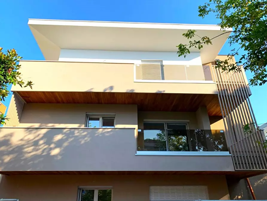 Immagine 1 di Appartamento in vendita  in viale Ravenna a Riccione