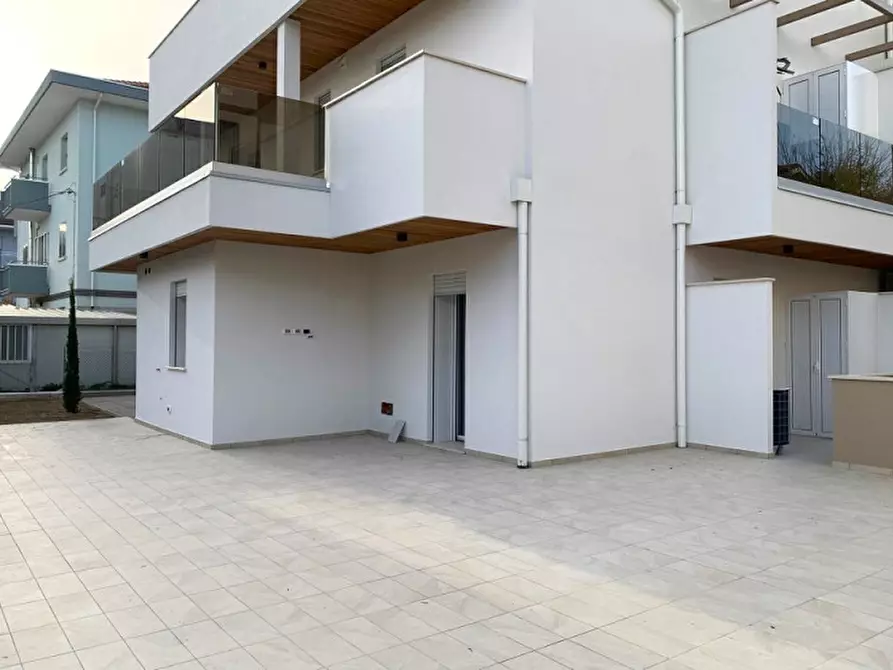 Immagine 1 di Appartamento in vendita  in viale Ravenna a Riccione