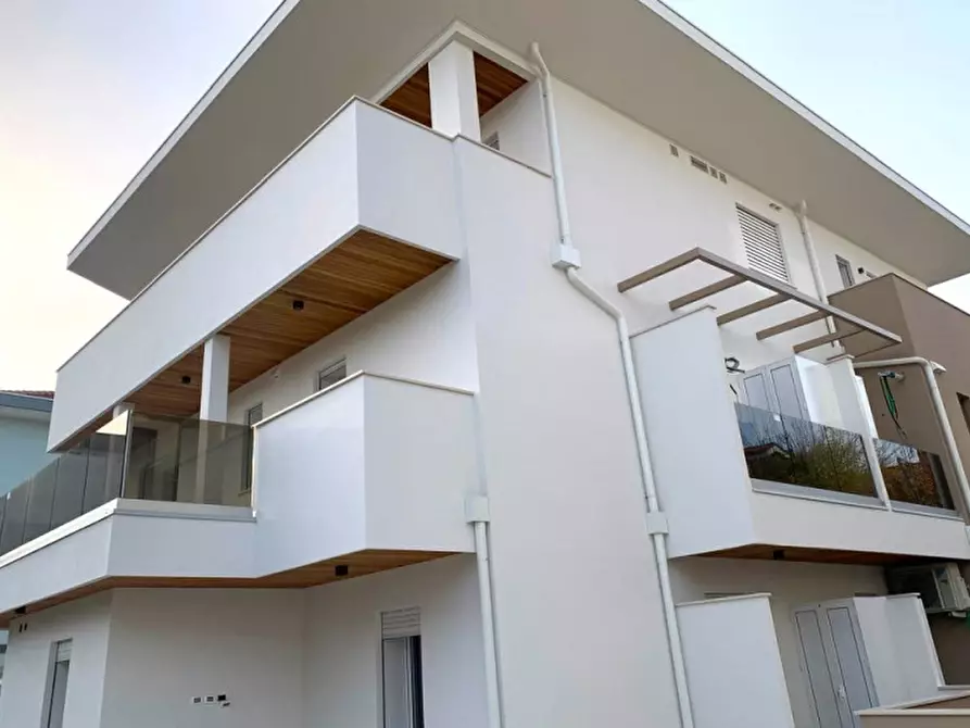 Immagine 2 di Appartamento in vendita  in viale Ravenna a Riccione