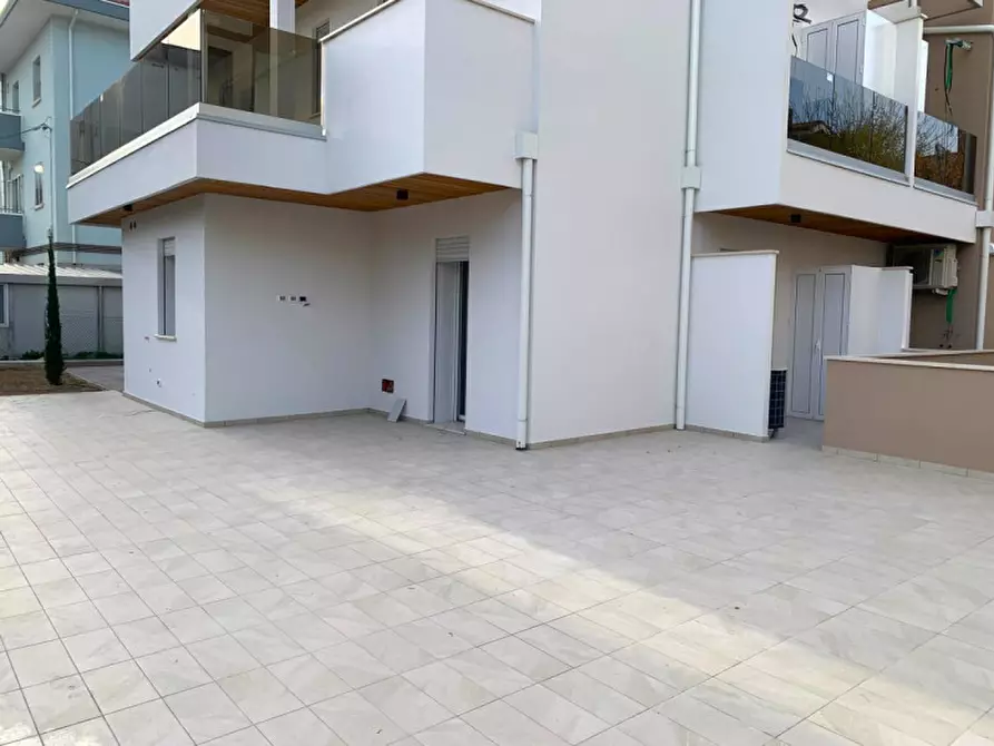Immagine 3 di Appartamento in vendita  in viale Ravenna a Riccione