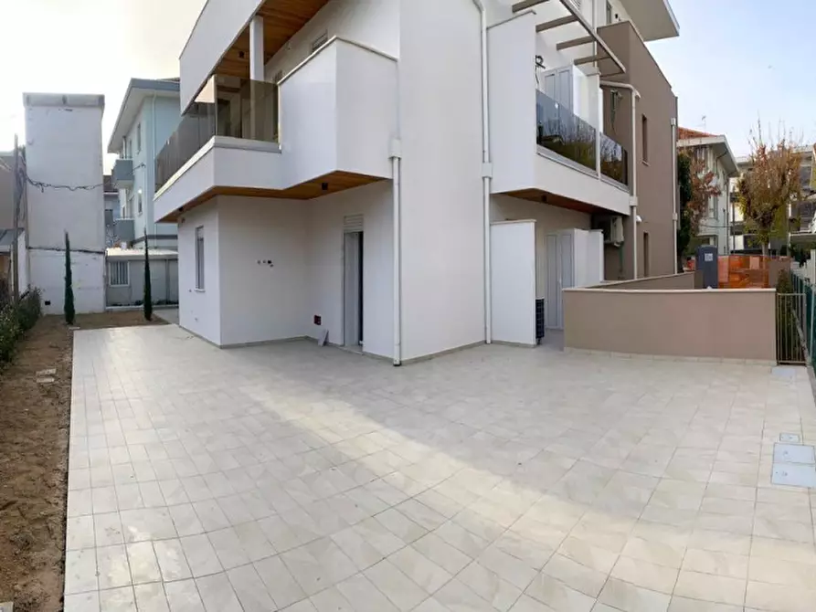 Immagine 4 di Appartamento in vendita  in viale Ravenna a Riccione