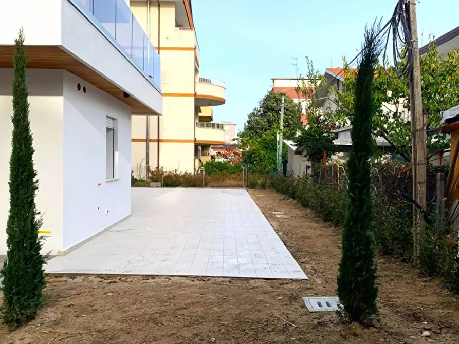 Immagine 6 di Appartamento in vendita  in viale Ravenna a Riccione