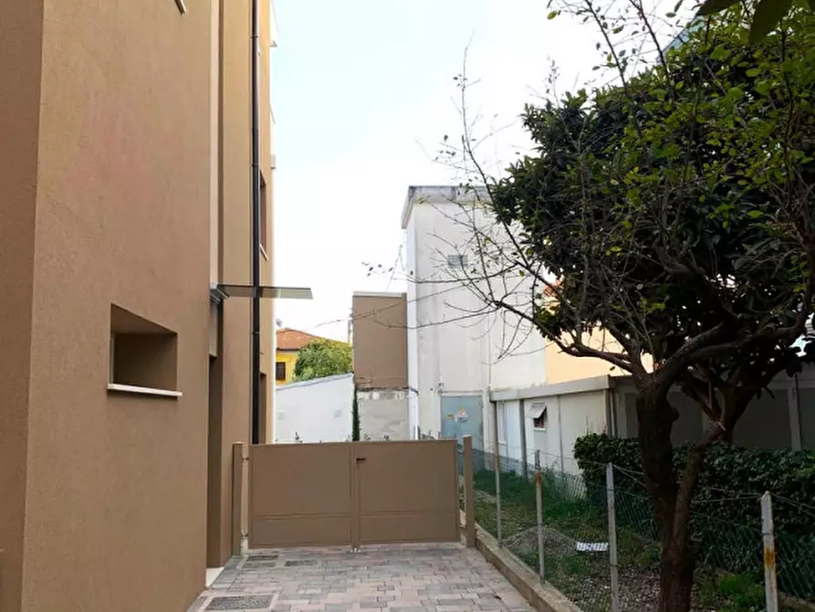 Immagine 11 di Appartamento in vendita  in viale Ravenna a Riccione