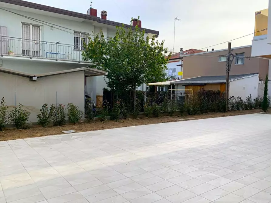Immagine 13 di Appartamento in vendita  in viale Ravenna a Riccione