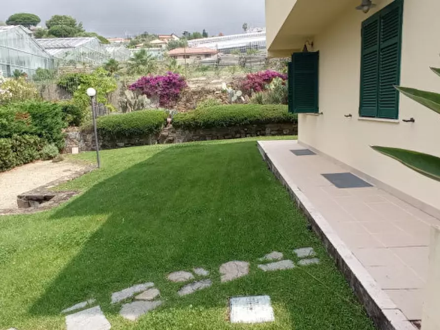 Immagine 6 di Villa in vendita  in Via delle rose a San Remo