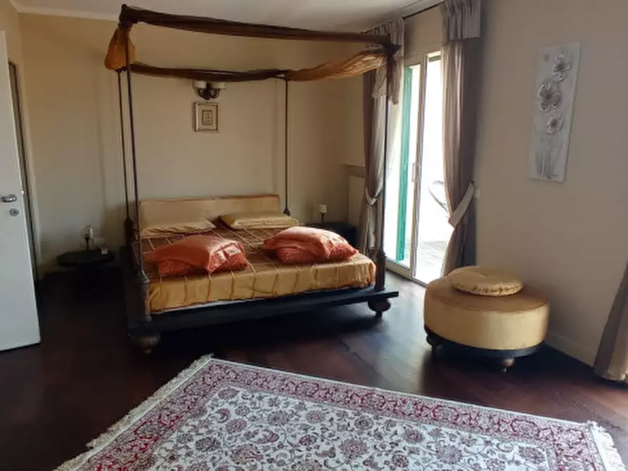 Immagine 7 di Villa in vendita  in Via delle rose a San Remo