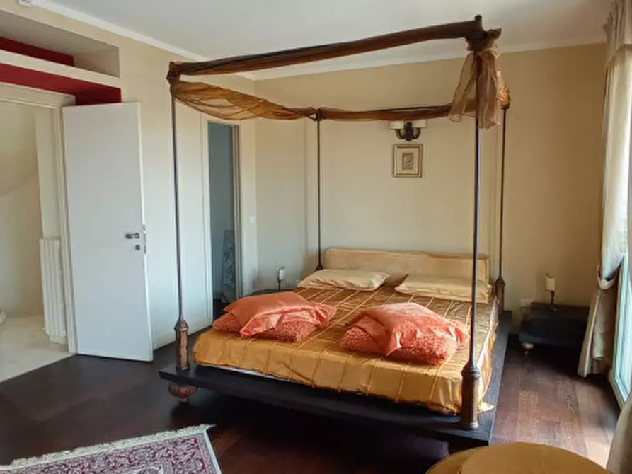 Immagine 15 di Villa in vendita  in Via delle rose a San Remo