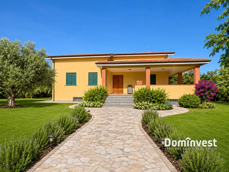Immagine 1 di Villa in vendita  in Località belvedere a Montalto Di Castro