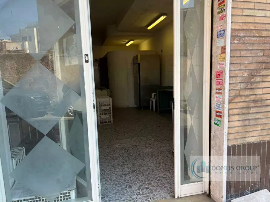 Immagine 3 di Negozio in vendita  in Via Bussoleno a Roma