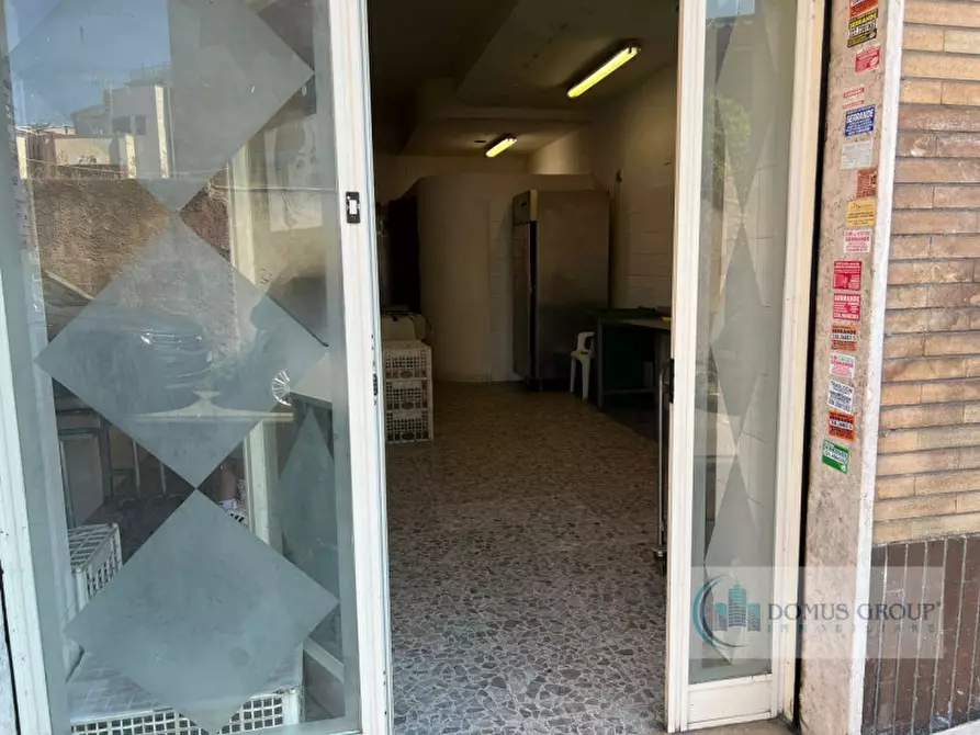 Immagine 4 di Negozio in vendita  in Via Bussoleno a Roma